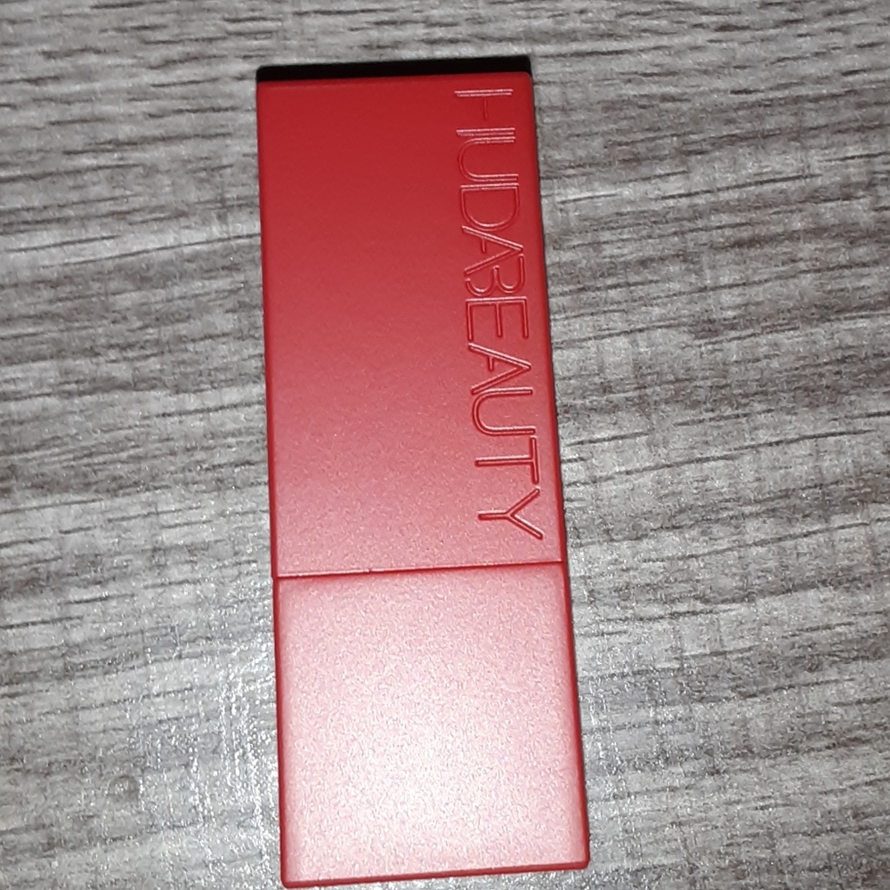 NWOT Huda Beauty Mini Matte Power Bullet Lipstick